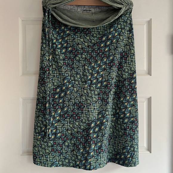 Stylish Green Patterned Skirt - Picture 3 of 5